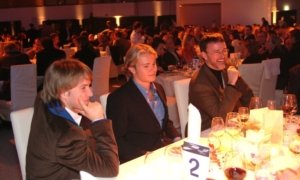 Magier TOMBECK verzaubert bei einer Produktpräsentation von BMW in Saalfelden Österreich Magier TOMBECK verzaubert, bei einer Produktpräsentation von BMW, Nick Heidfeld und Nico Rosberg in Saalfelden -Östereich