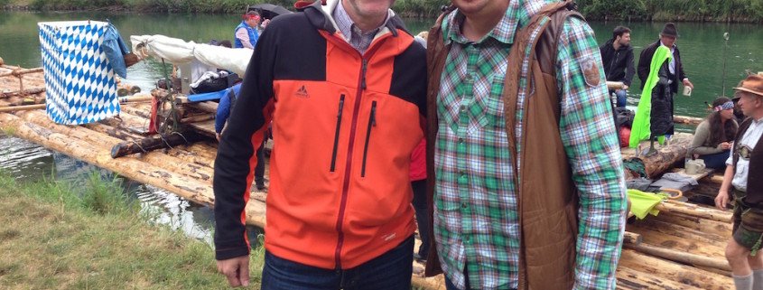 Eine lustige Flossfahrt auf der Isar mit Magier TOMBECK und Uwe Rahn Angermaier