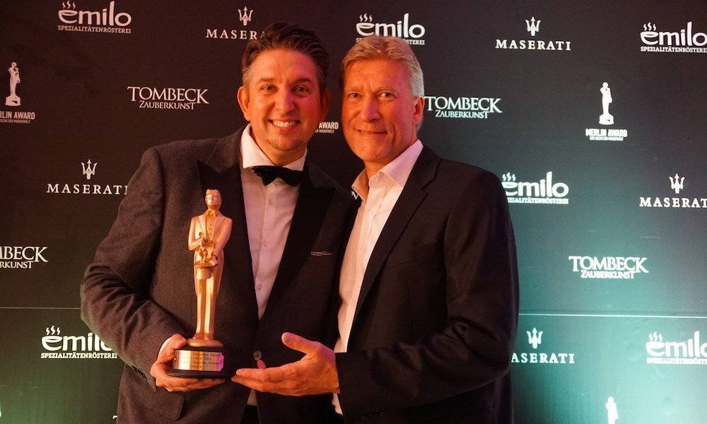 Zauberer TOMBECK bei der Verleihung des Merlin Award mit Uwe Rahn