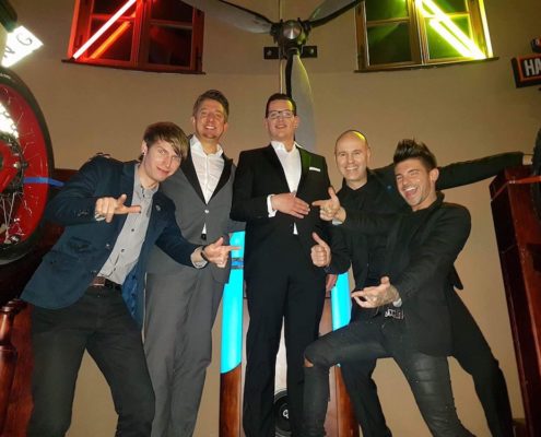 Das Team der TRICKERIA zeigt ihre begeisternde Close-Up Zauberei im Jailhouse Bad Tölz.