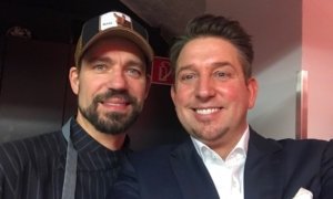 Zauberer TOMBECK mit Fernsehkoch Andreas Schweiger in seinem Restaurant Magier TOMBECK verzauberte schon des Öfteren Fernsehkoch Andreas Schweiger