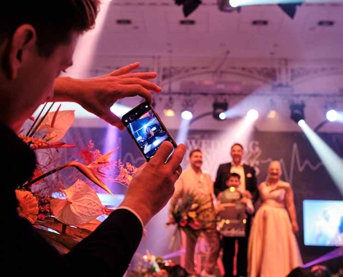 Zauberer TomBEck wird mit dem Titel als „Bester Entertainer" auf Hochzeiten ausgezeichnet.